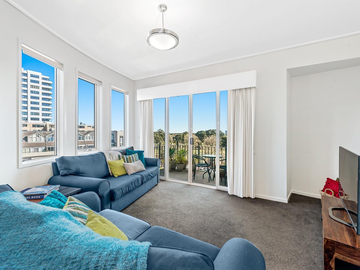 606 / 23 Queens Road Melbourne - Residential for sale