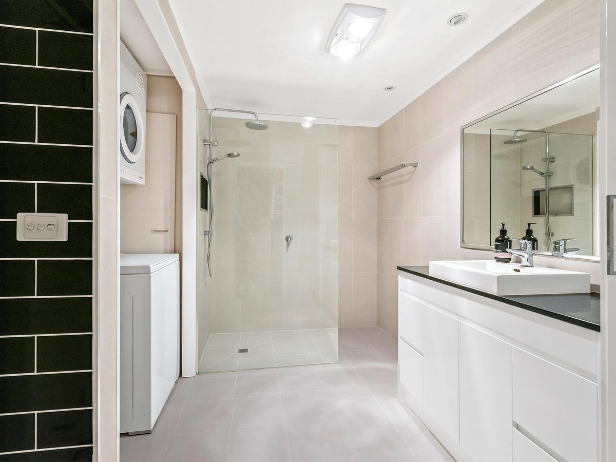 606 / 23 Queens Road Melbourne - Residential for sale