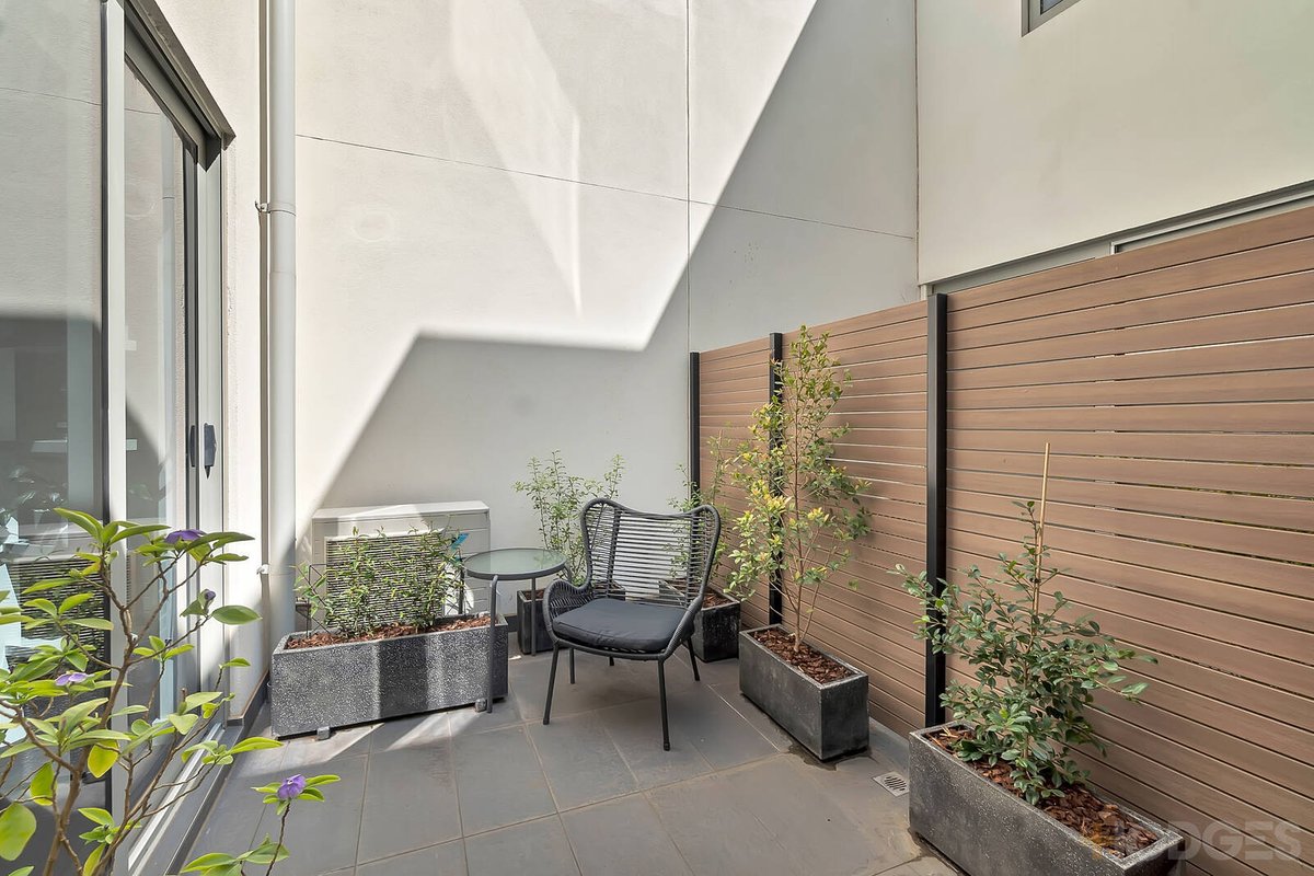 6 / 143 Nepean Highway Aspendale - Residential for sale