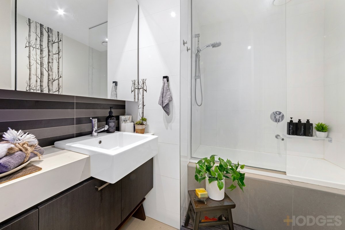 6 / 18 Warleigh Grove Brighton - Residential for sale