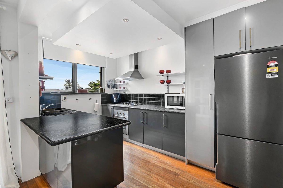 6 / 298-300 Nepean Highway SEAFORD - Residential for sale