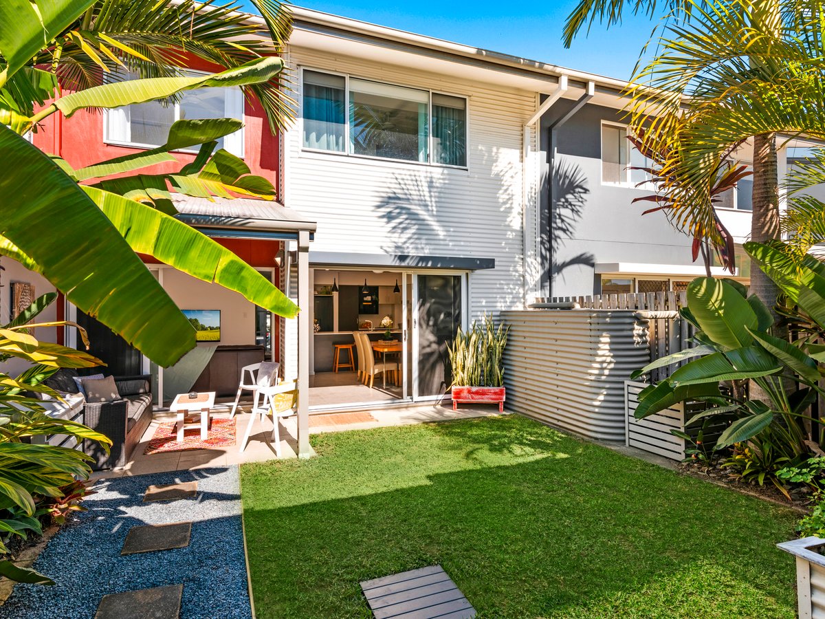 6/4 Border Drive North, CURRUMBIN WATERS QLD 4223