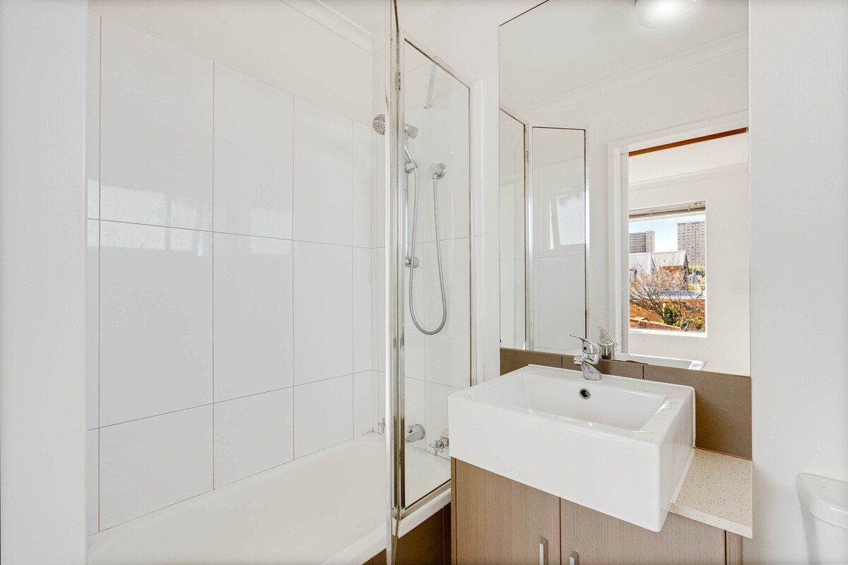 6 / 79 Yarra Street Abbotsford - Residential for lease