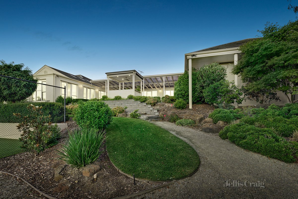 68 sters Road, Templestowe, VIC 3106 House for Sale