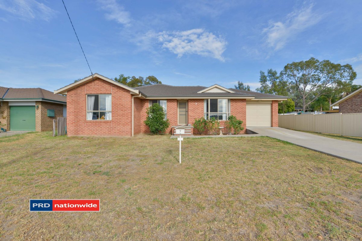 7 Carole Drive, KOOTINGAL NSW 2352