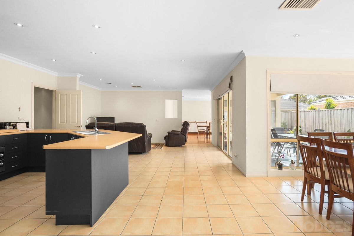 7 Carpentaria Court Aspendale Gardens - Residential for sale
