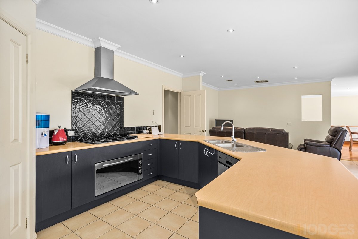 7 Carpentaria Court Aspendale Gardens - Residential for sale