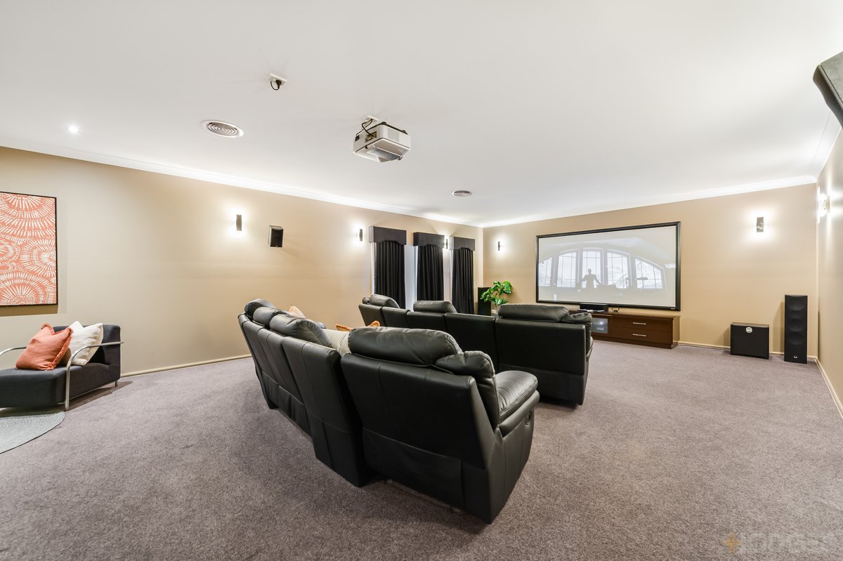 7 Glenmaggie Place Manor Lakes - Residential for sale