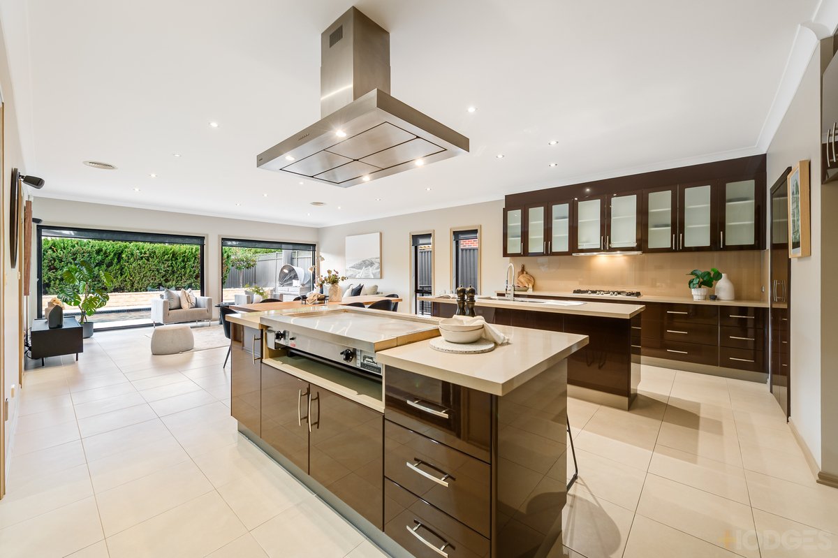 7 Glenmaggie Place Manor Lakes - Residential for sale