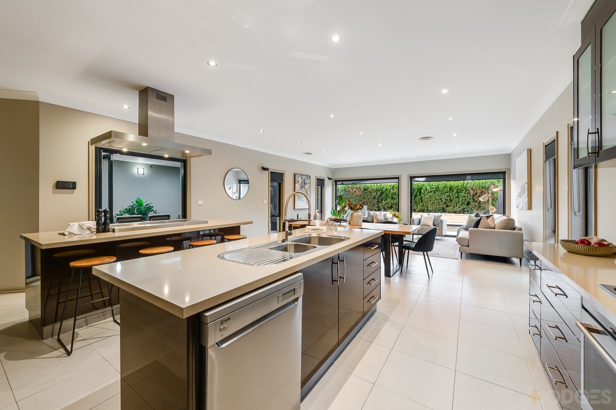 7 Glenmaggie Place Manor Lakes - Residential for sale