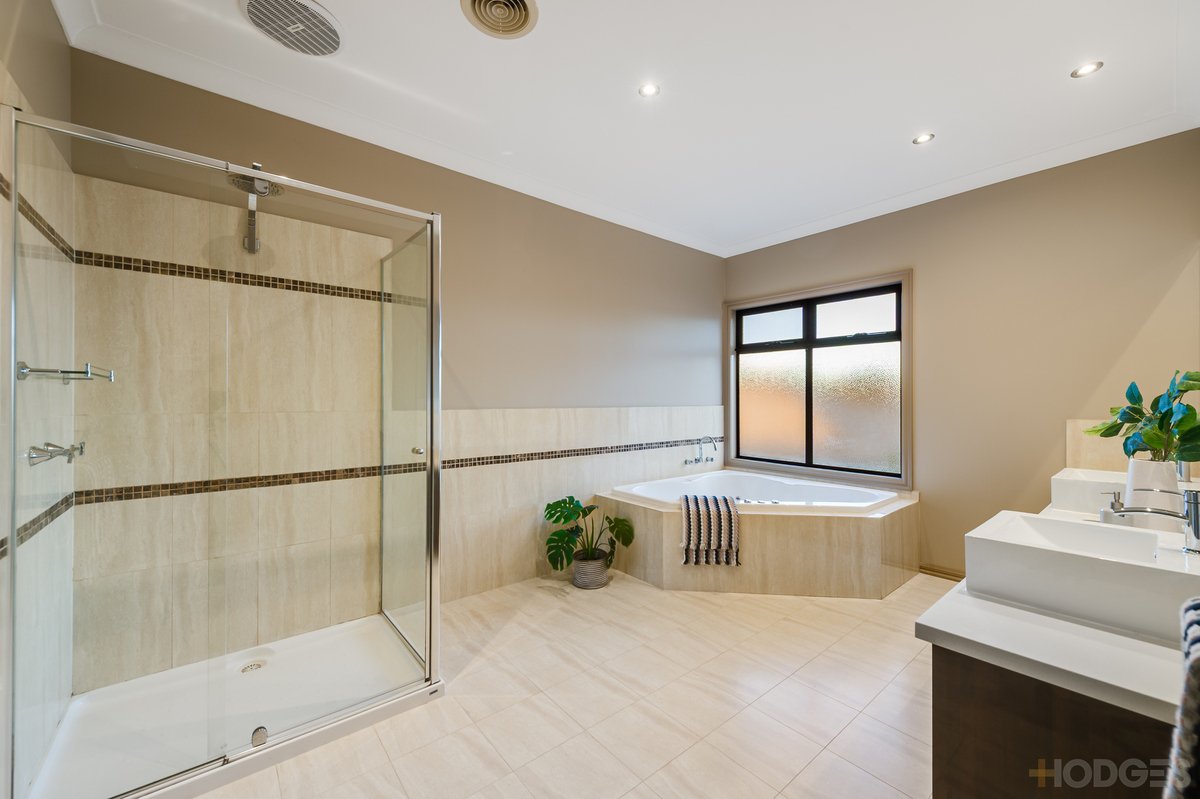 7 Glenmaggie Place Manor Lakes - Residential for sale