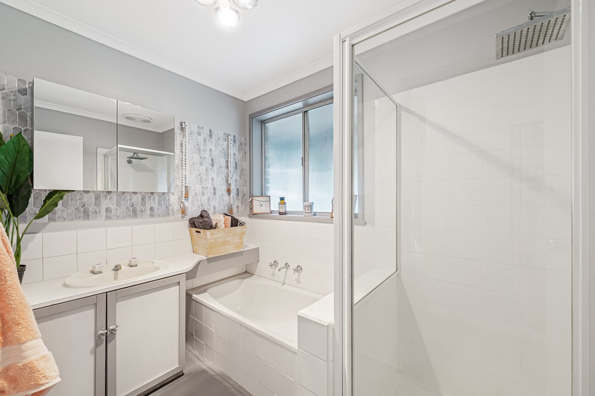 7 Topaz Avenue Wyndham Vale - Residential for sale