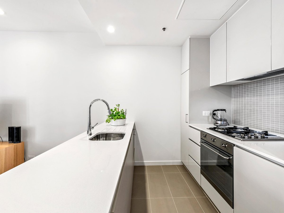 706 / 70 Queens Road MELBOURNE - Residential for sale