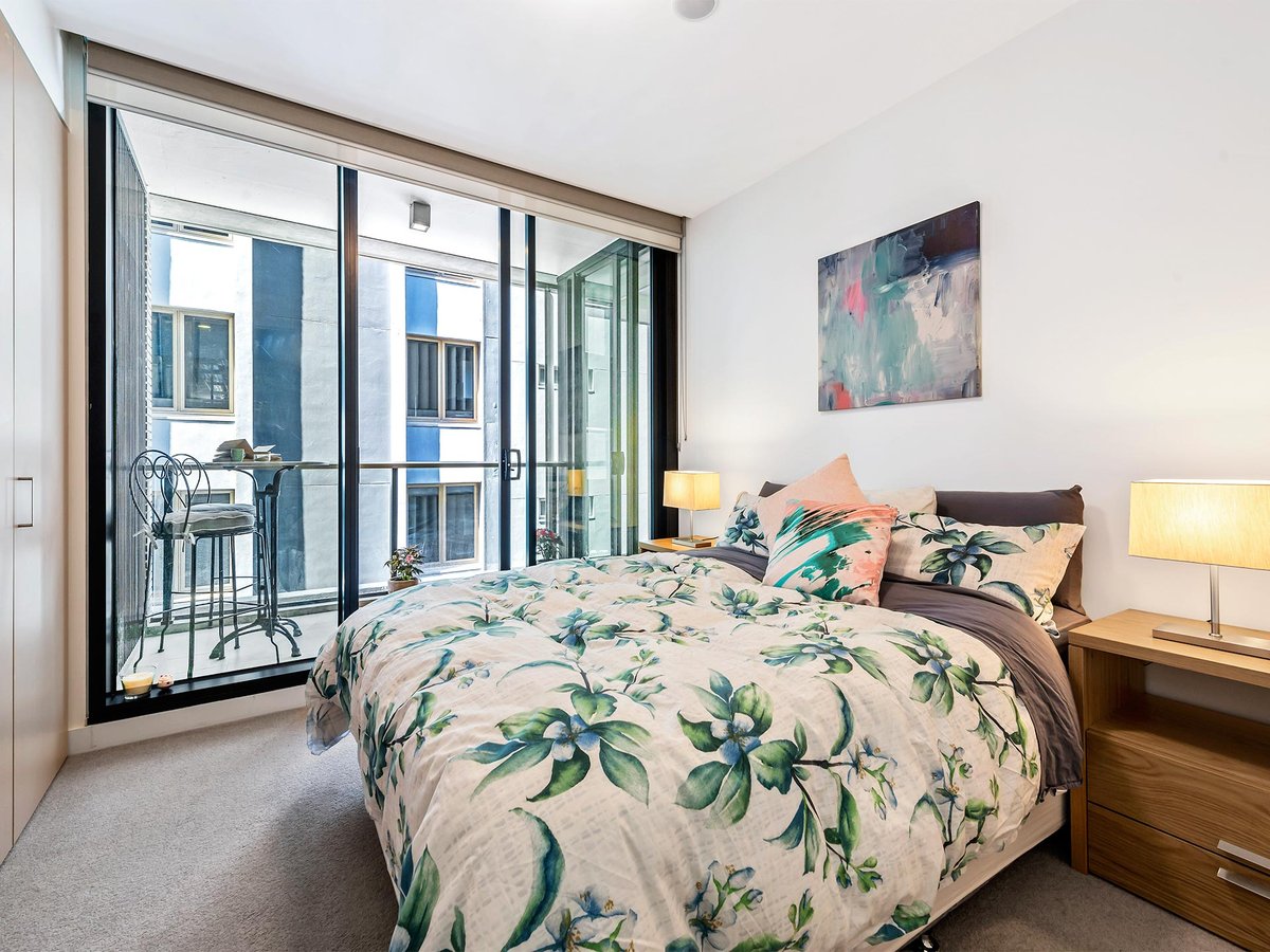 706 / 70 Queens Road MELBOURNE - Residential for sale