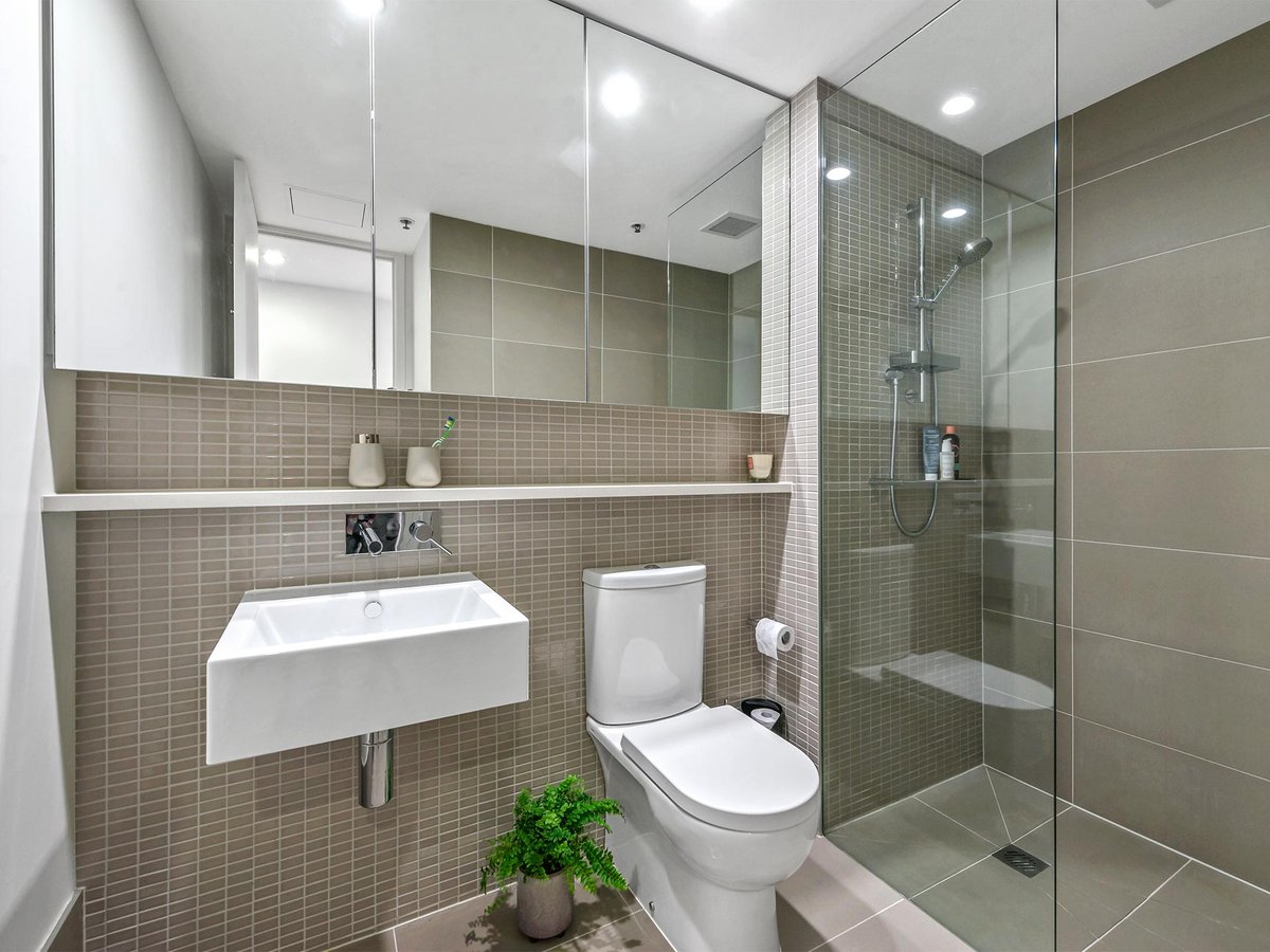 706 / 70 Queens Road MELBOURNE - Residential for sale