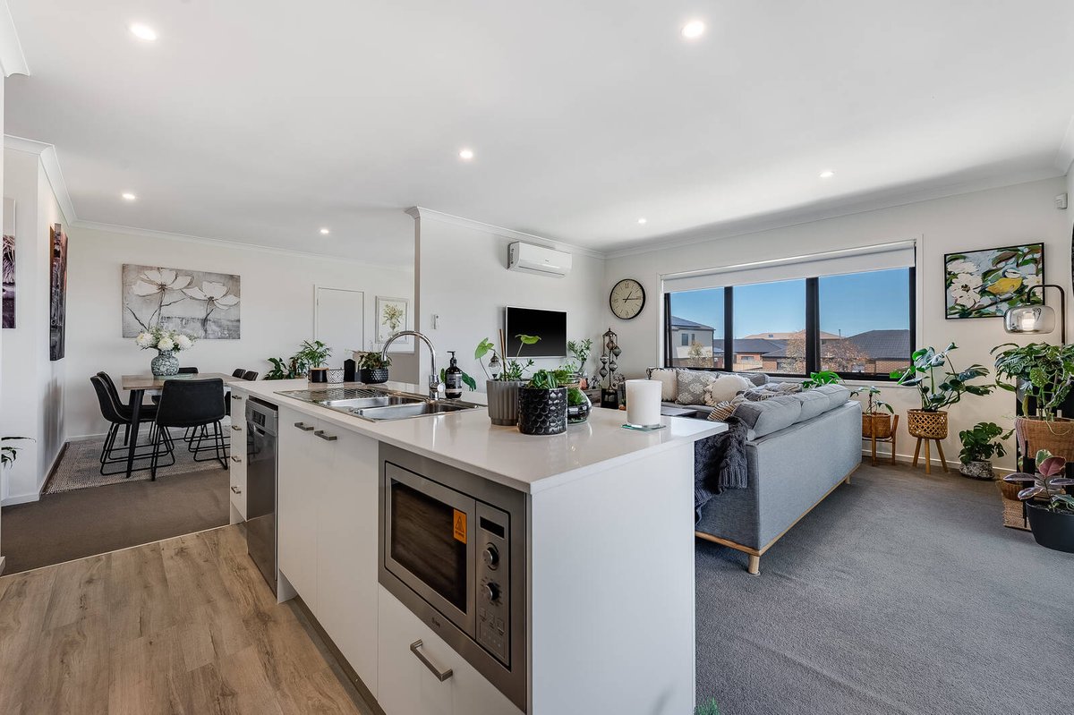 72 Dawley Circuit Werribee - Residential for sale
