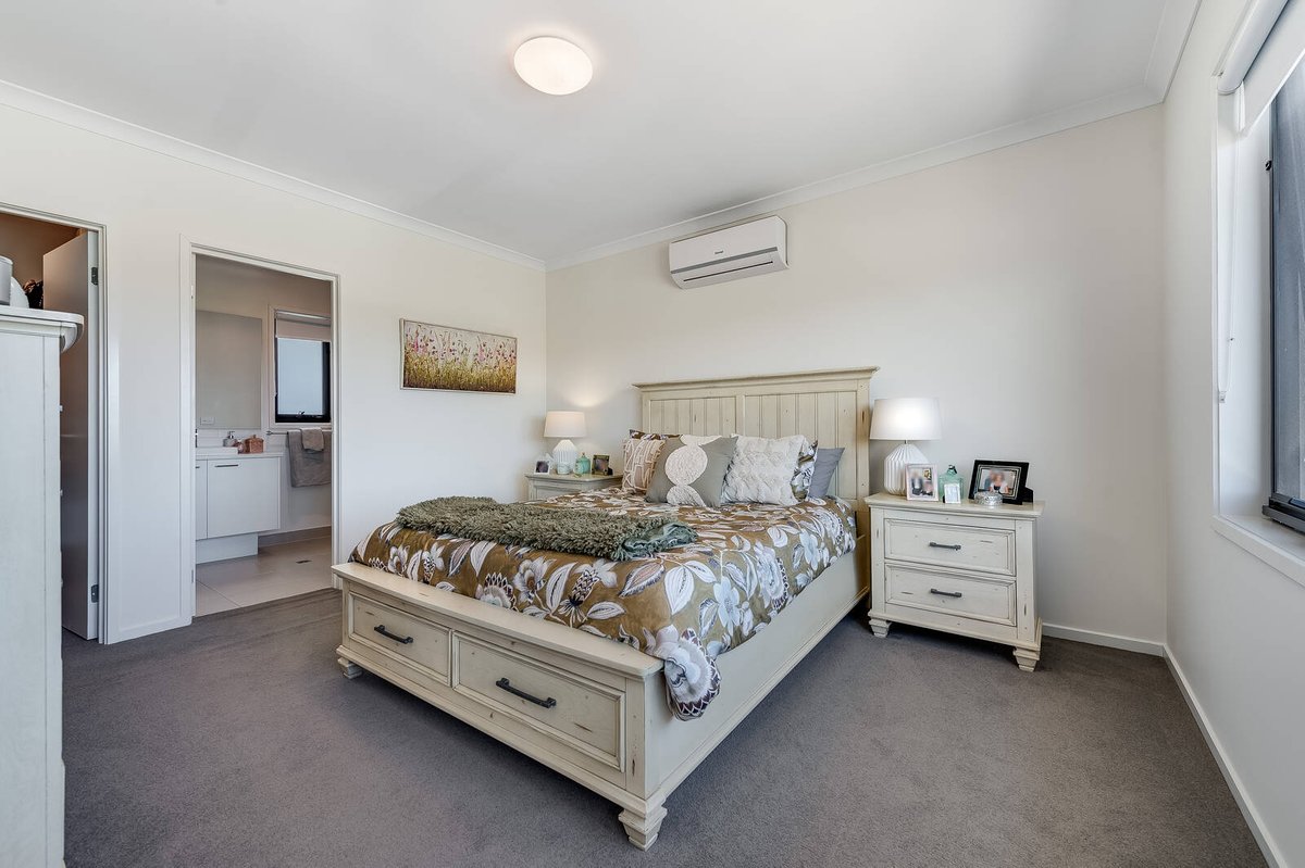 72 Dawley Circuit Werribee - Residential for sale