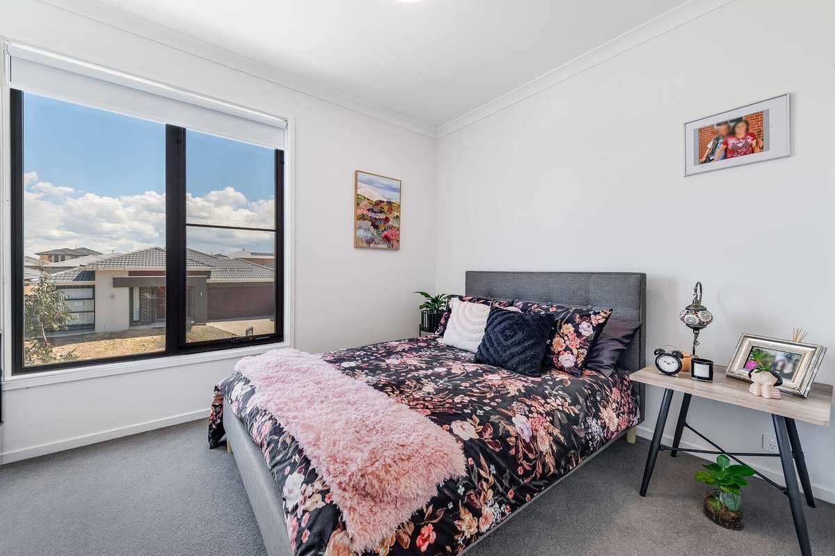 72 Dawley Circuit Werribee - Residential for sale