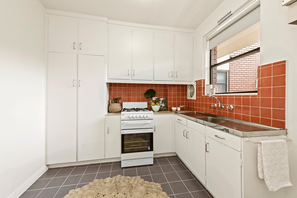 7 / 2 Selwyn Avenue ELWOOD - Residential for sale