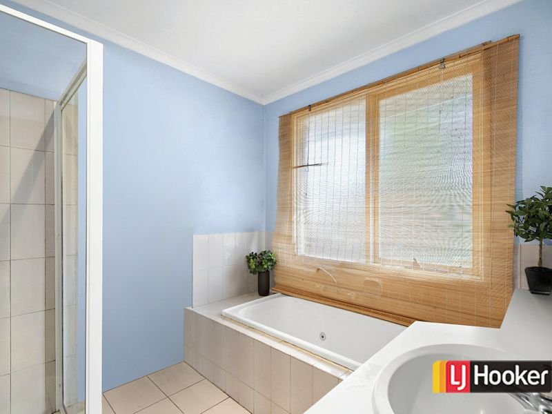 72 Warrawee Circuit FRANKSTON - Residential for sale