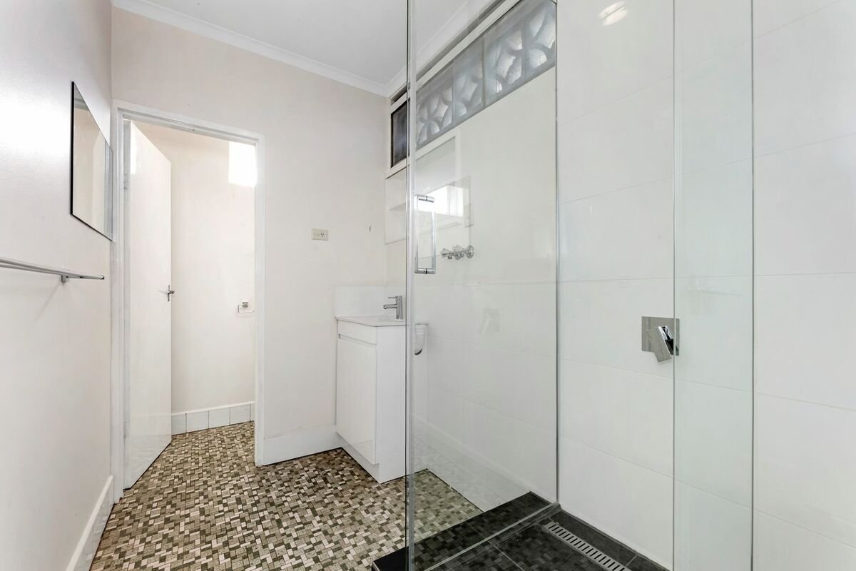 7 / 219 Brighton Road ELWOOD - Residential for lease