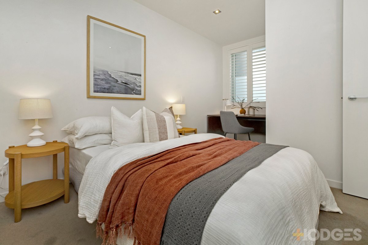 7 / 32 Outer Crescent Brighton - Residential for sale