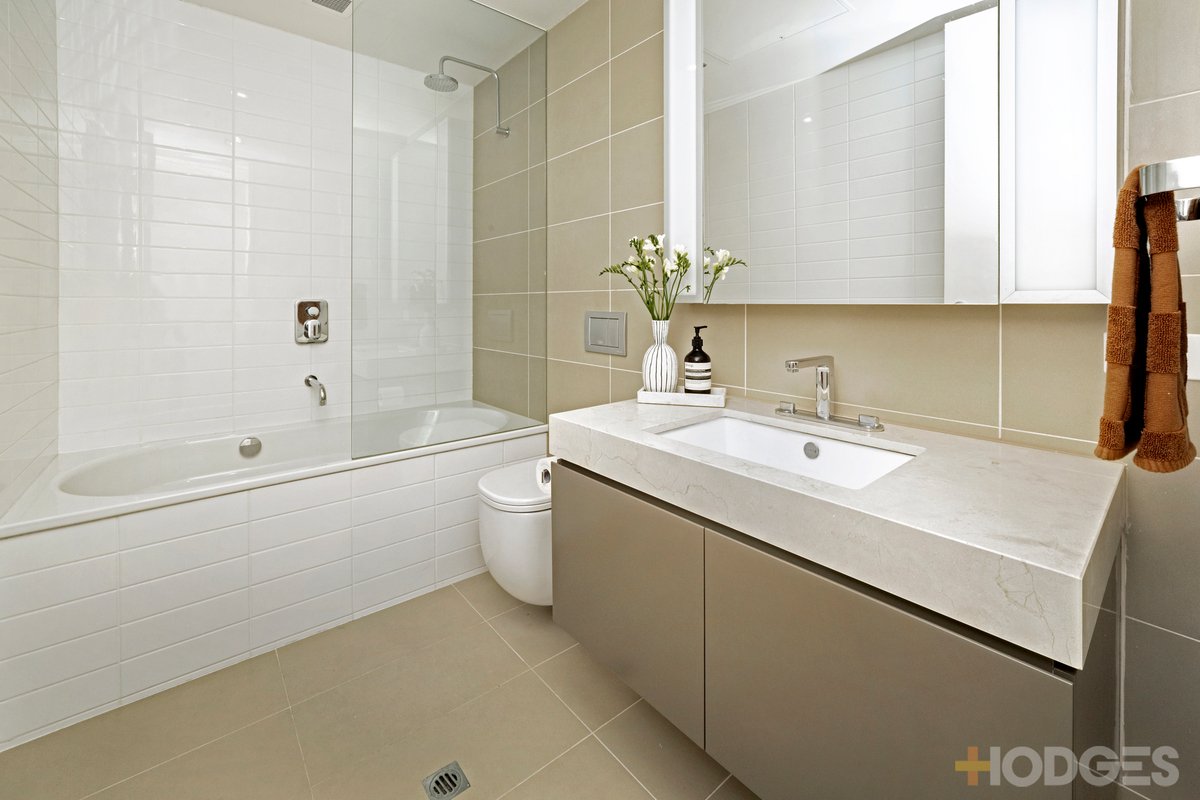 7 / 32 Outer Crescent Brighton - Residential for sale