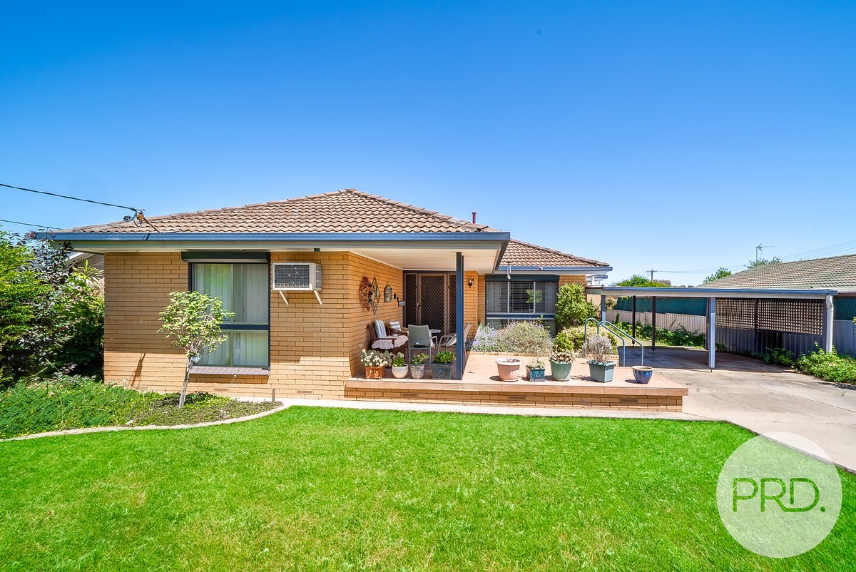 74 Raye Street, TOLLAND NSW 2650