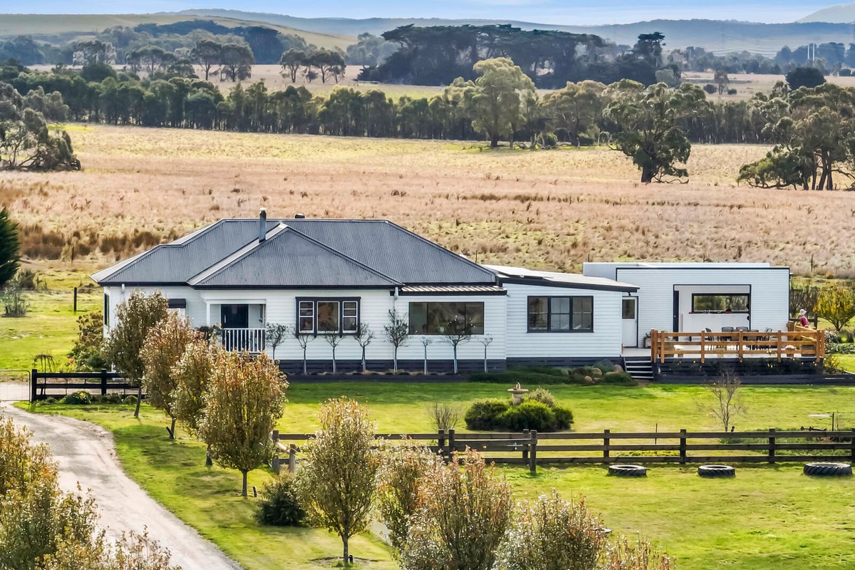 79 Elaine Egerton Road Elaine - Residential for sale
