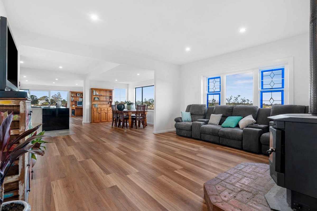 79 Elaine Egerton Road Elaine - Residential for sale