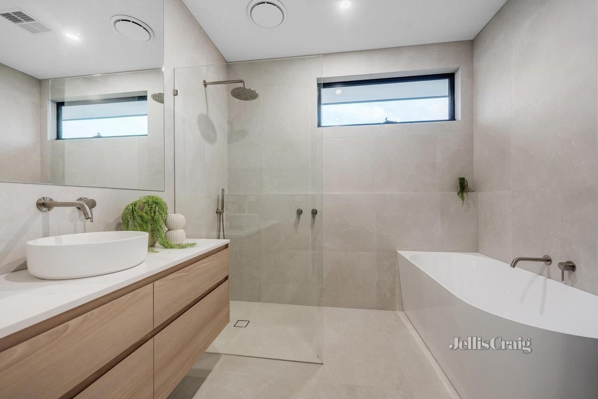 7a Gloucester Road, Ashburton, VIC 3147 Townhouse for Sale