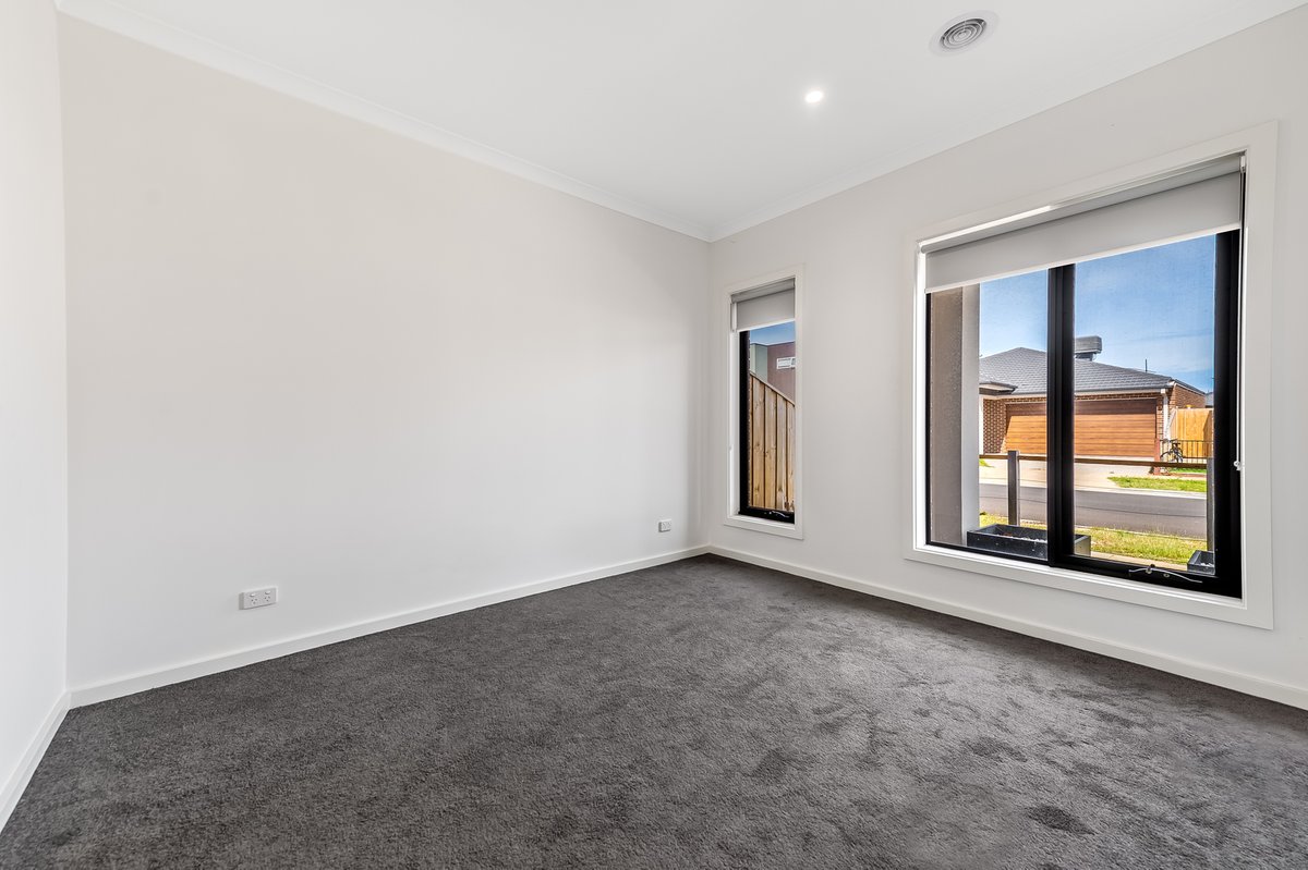 8 Amaya Way Rockbank - Residential for sale