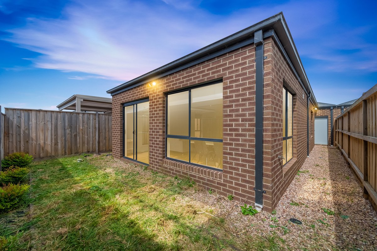 8 Amaya Way Rockbank - Residential for sale