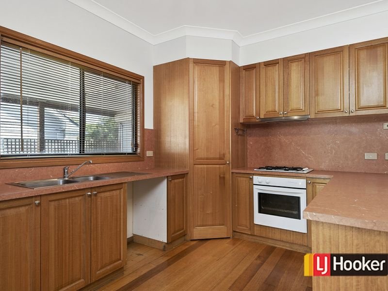 8 Colin Avenue FRANKSTON - Residential for sale