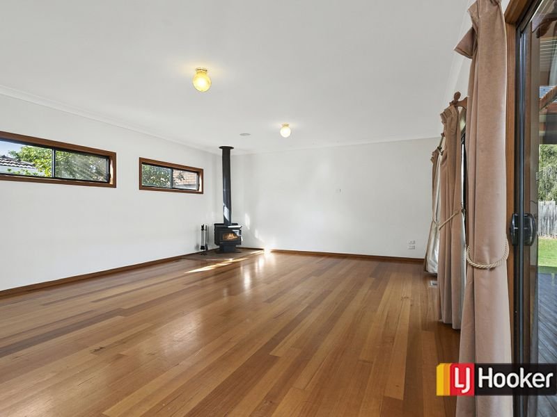 8 Colin Avenue FRANKSTON - Residential for sale
