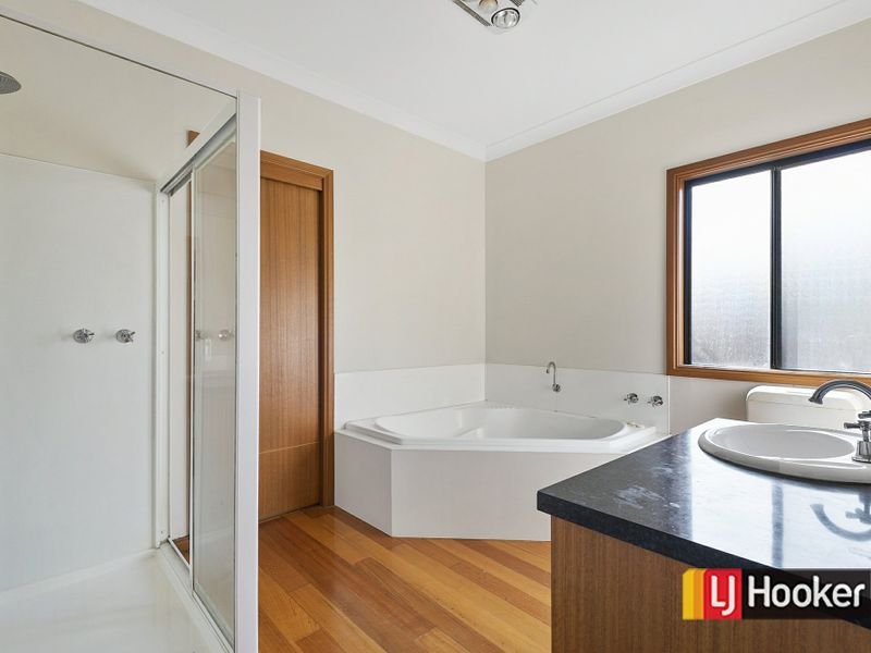 8 Colin Avenue FRANKSTON - Residential for sale