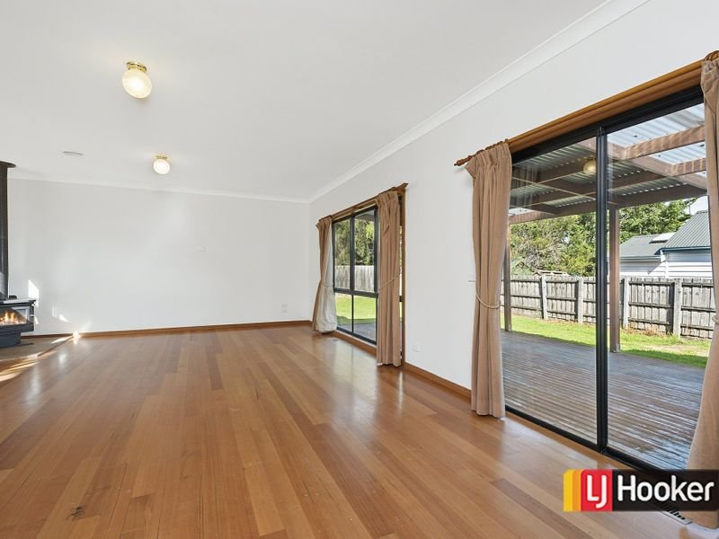 8 Colin Avenue FRANKSTON - Residential for sale