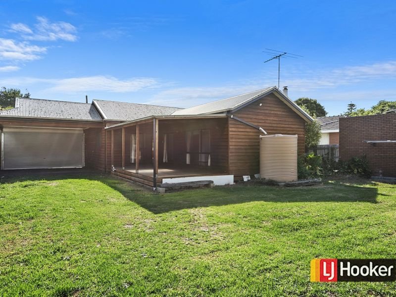 8 Colin Avenue FRANKSTON - Residential for sale