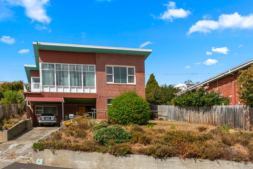 8 Eleventh Avenue, WEST MOONAH TAS 7009