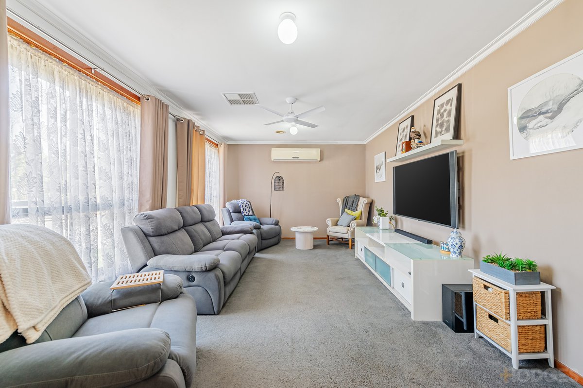 8 Howitt Court Werribee - Residential for sale