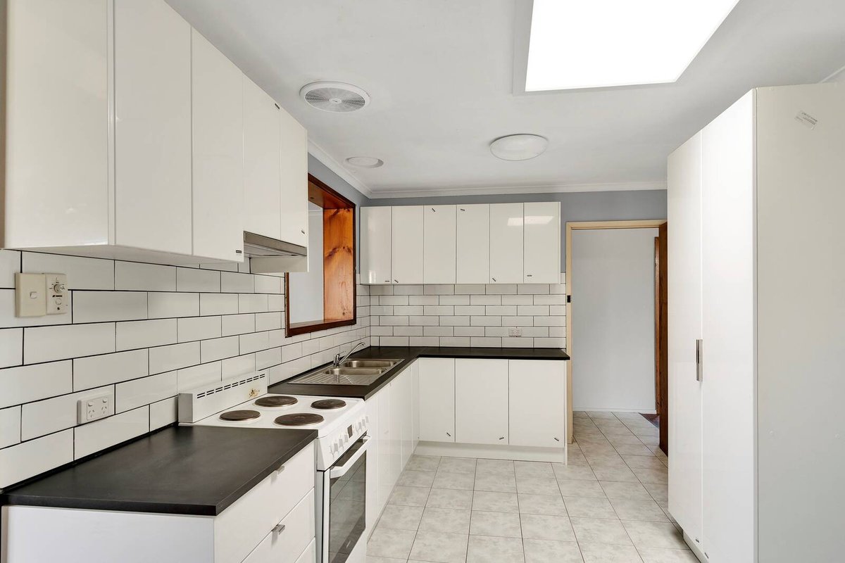 8 Muirhead Crescent Werribee - Residential for sale
