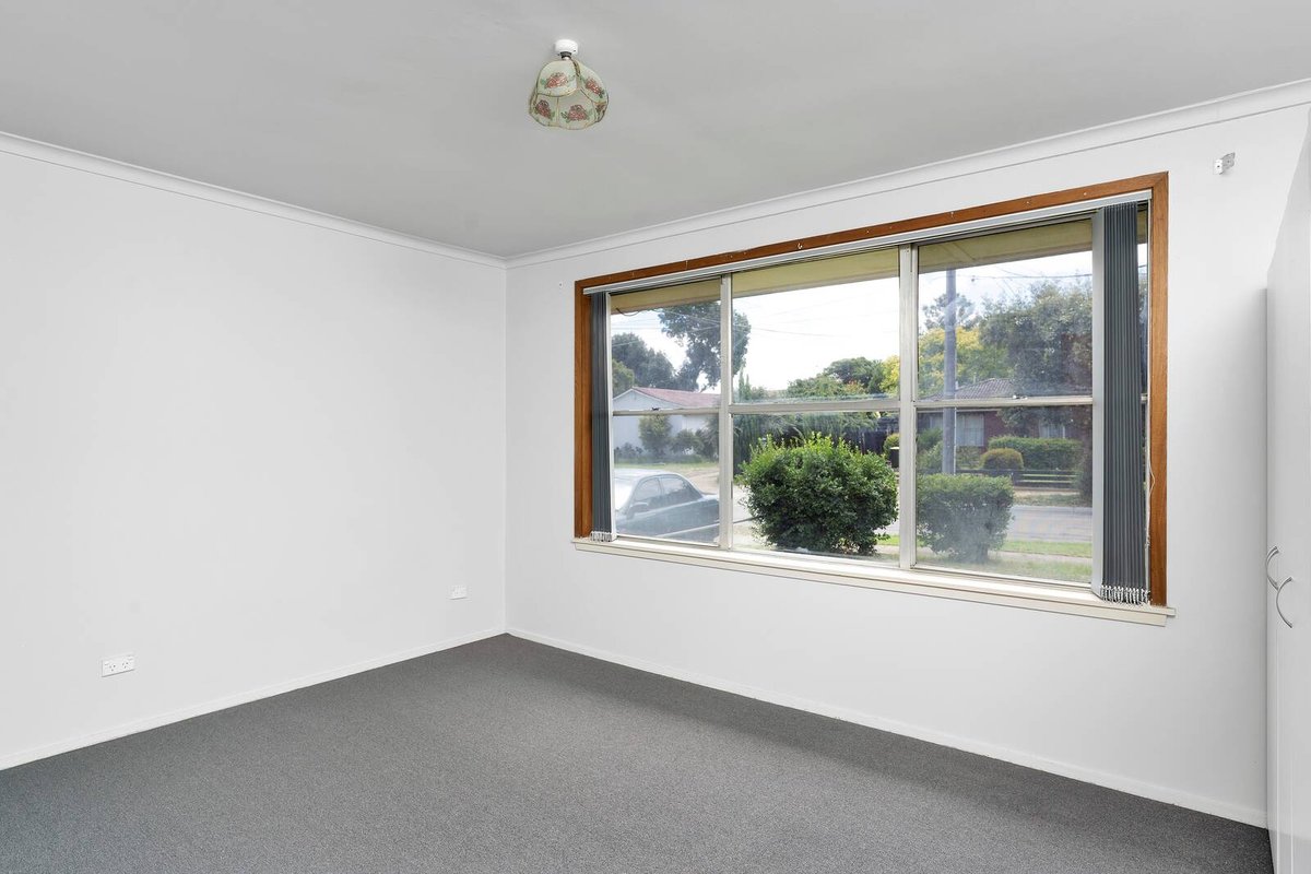 8 Muirhead Crescent Werribee - Residential for sale