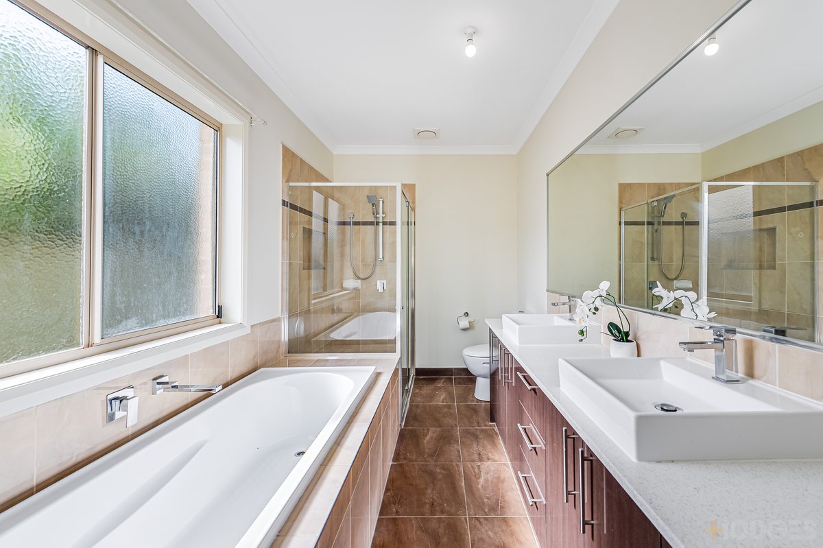 8 Narmara Mews Wyndham Vale - Residential for sale