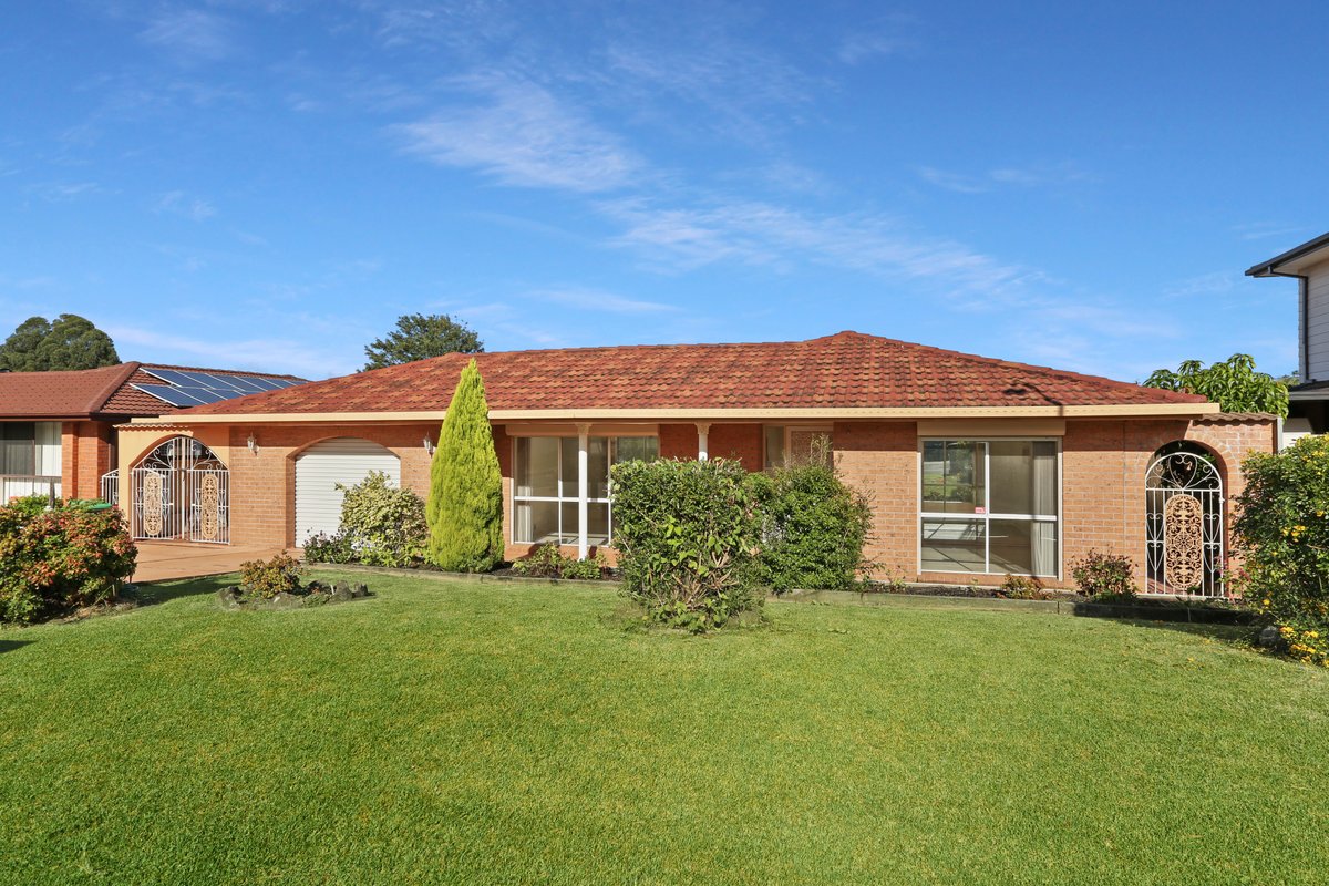 8 Regency Crescent, BERKELEY NSW 2506