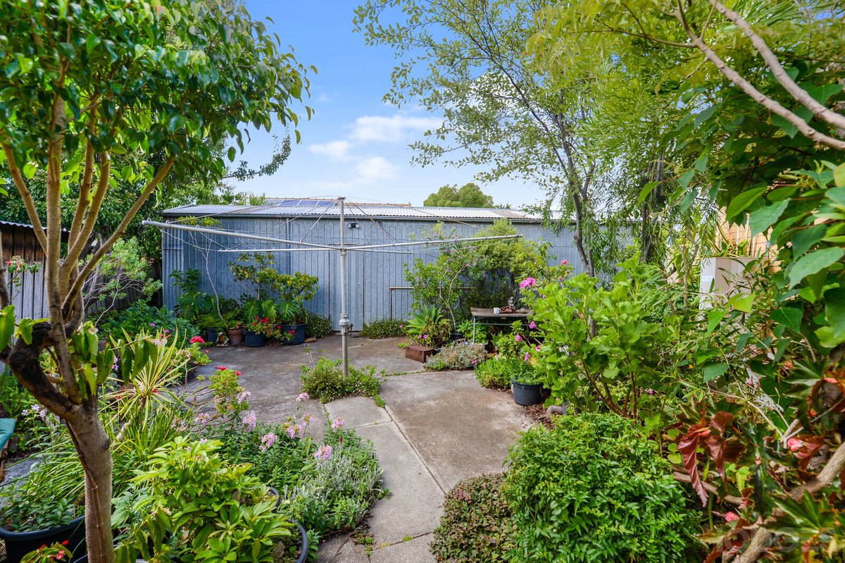 8 Richmond Crescent Werribee - Residential for sale