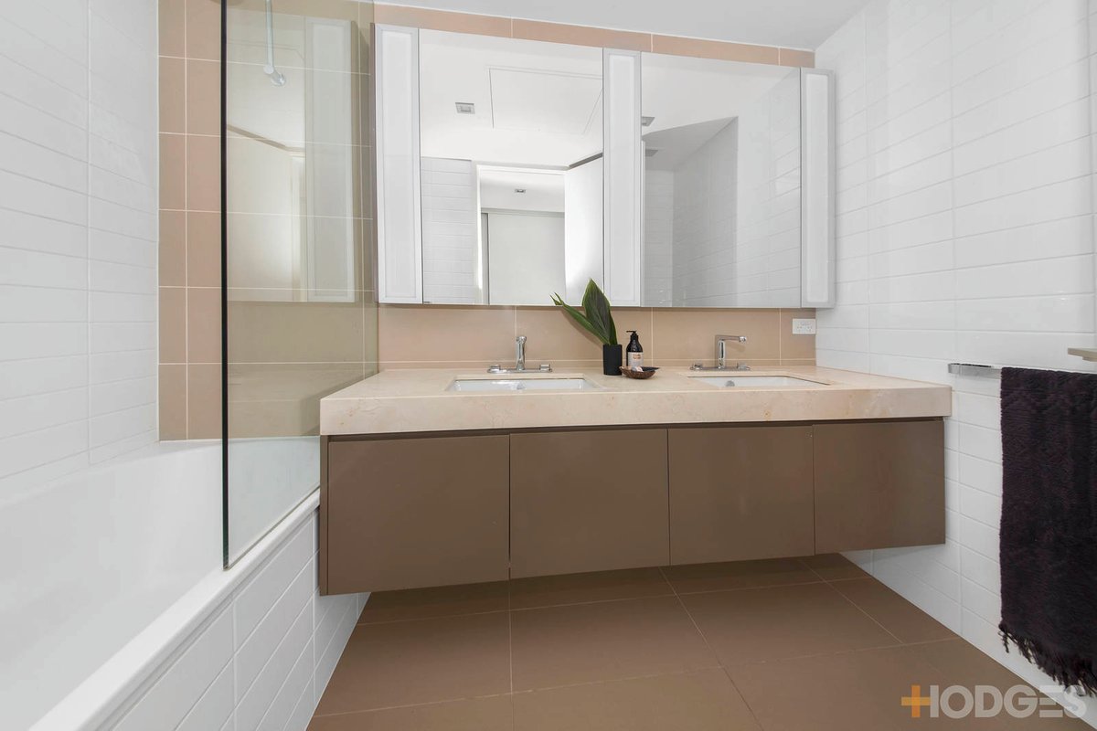 8 / 32 Outer Crescent Brighton - Residential for sale