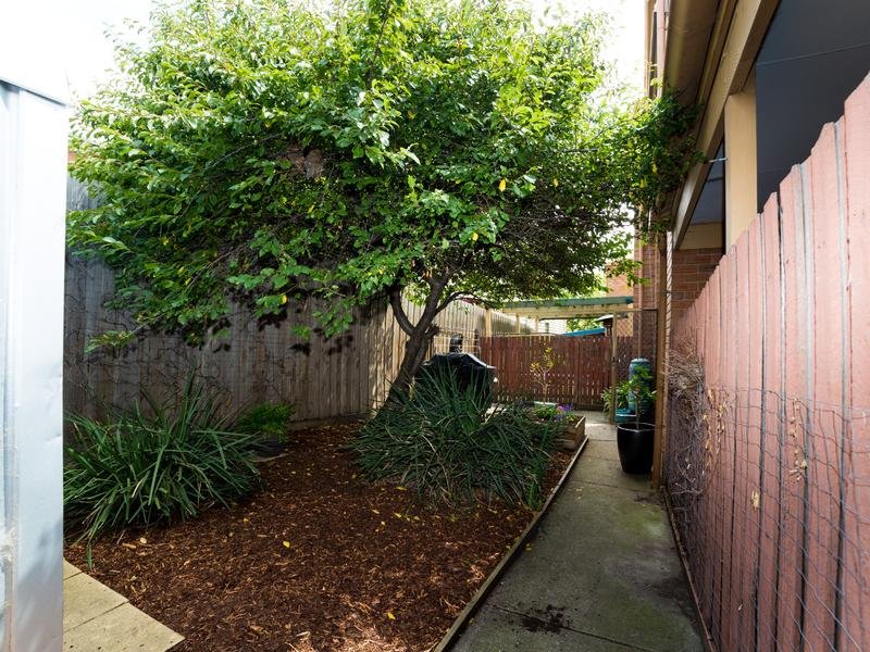 8 / 37 Ballarat Road FOOTSCRAY - Residential for sale