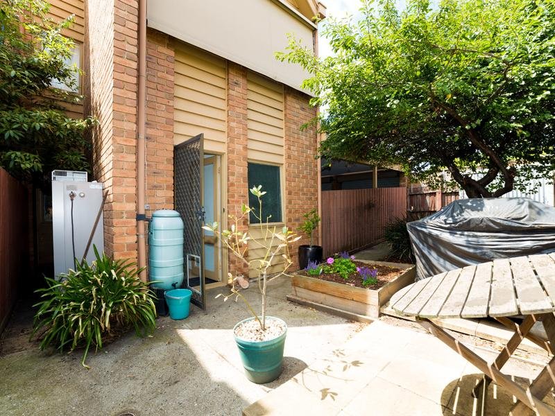 8 / 37 Ballarat Road FOOTSCRAY - Residential for sale