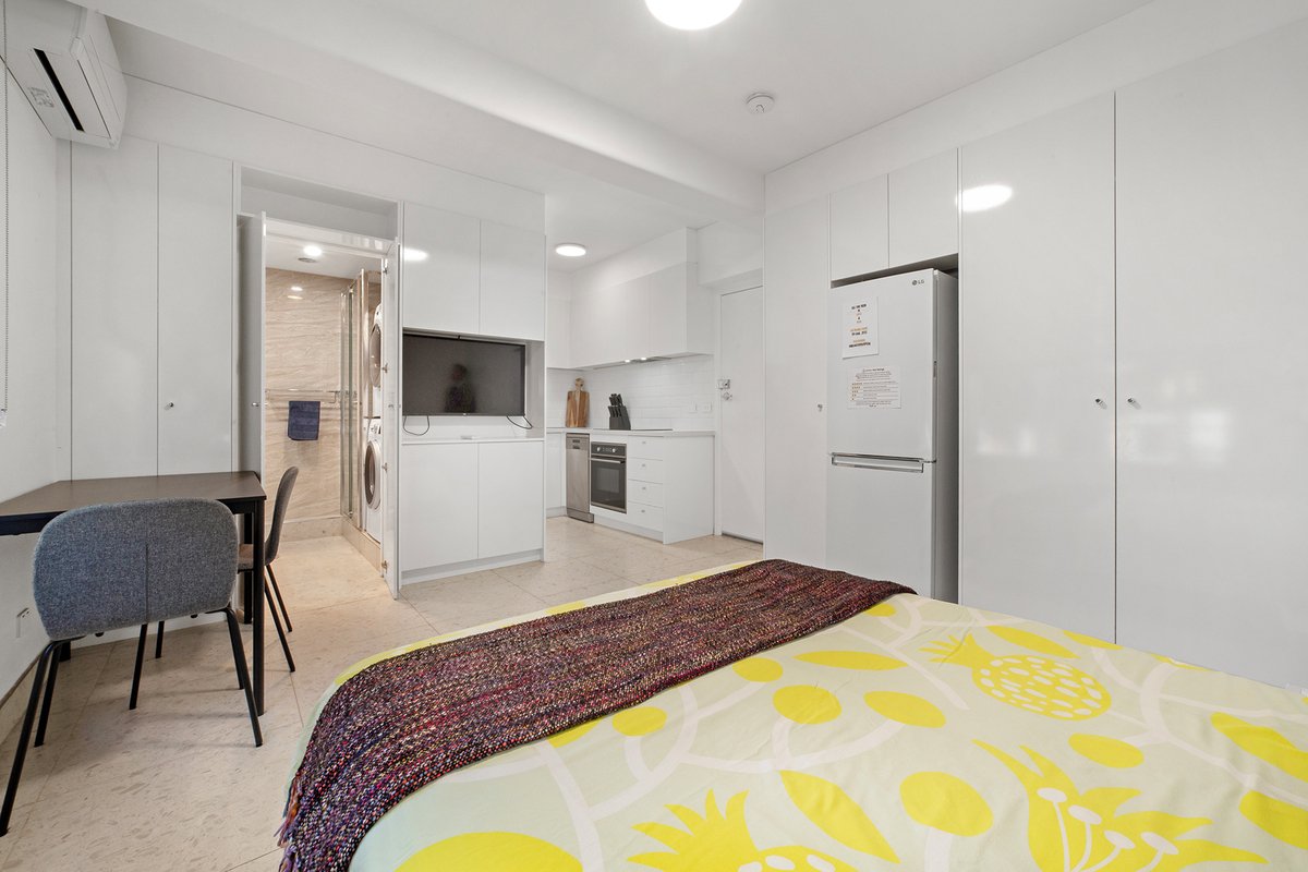 8 / 42 Waterloo Crescent St Kilda - Residential for lease