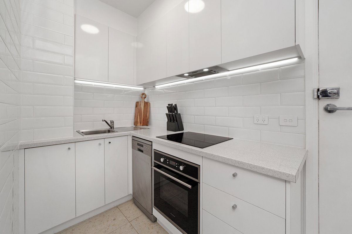 8 / 42 Waterloo Crescent St Kilda - Residential for lease